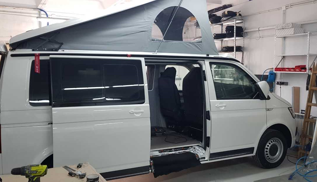 Bouw nieuwe Wavecamper T6 vordert goed.